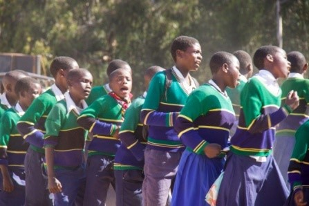 Participation aux jeux pendant la journée de l'enfant africain